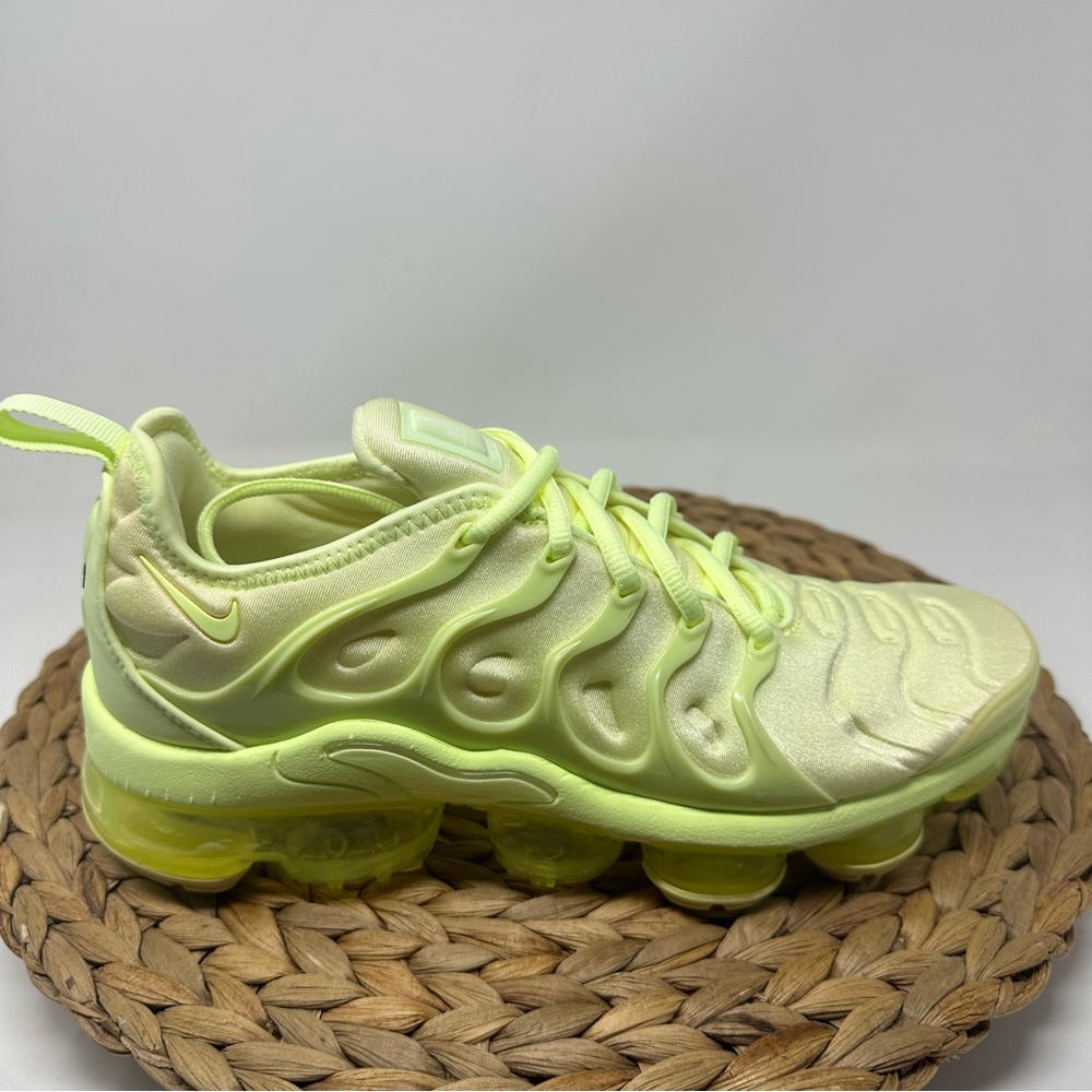 Nike Air VaporMax Plus Women's Running Shoes Barely Volt Size 7.5